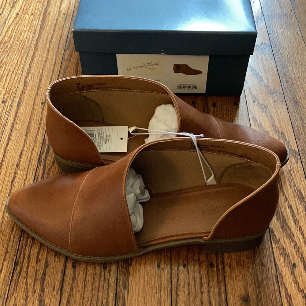 New women’s shoes size 8W